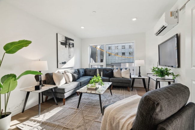 1901 Hope St, Unit 3