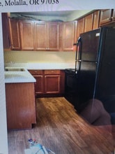 430 Metzler St in Molalla, OR - Foto de edificio - Building Photo