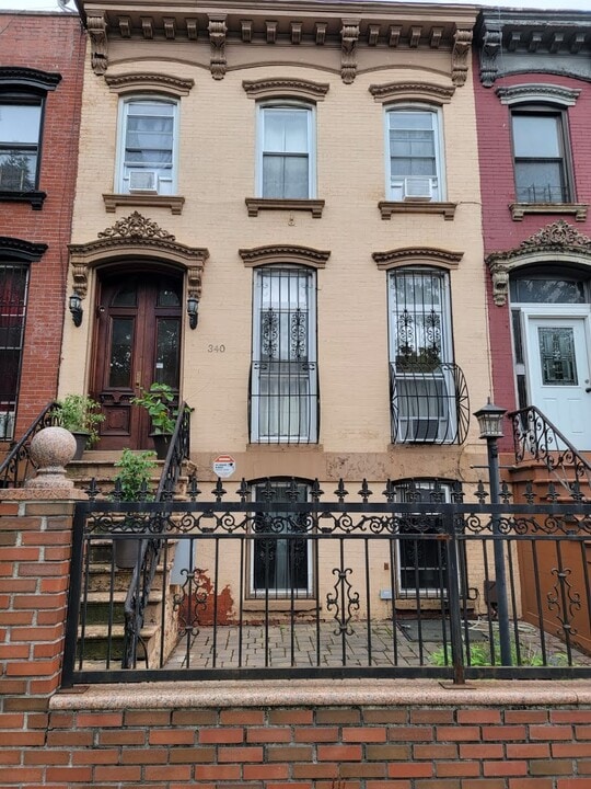 340 Halsey St in Brooklyn, NY - Building Photo