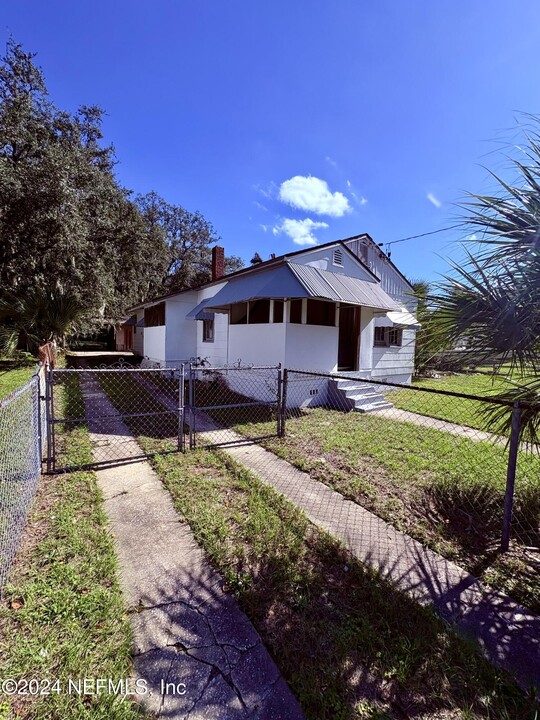 1931 Lambert St in Jacksonville, FL - Building Photo