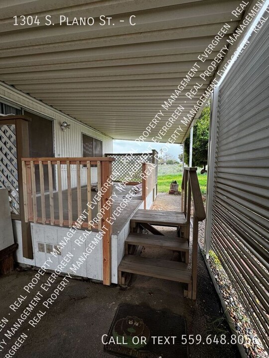 1304 S Plano St in Porterville, CA - Building Photo