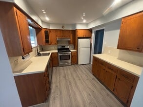 3134 Ward Ln in Wantagh, NY - Foto de edificio - Building Photo