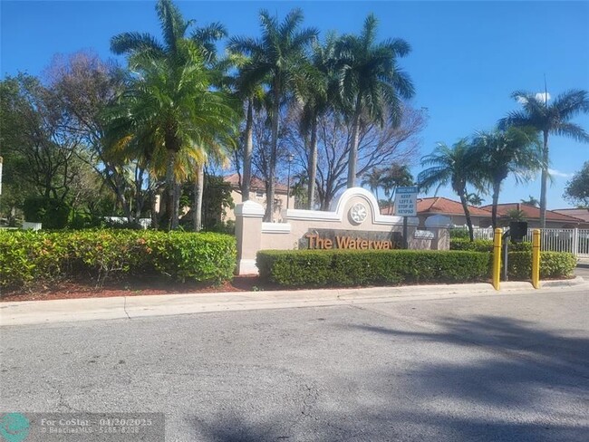 13040 NW 5th St in Pembroke Pines, FL - Foto de edificio - Building Photo