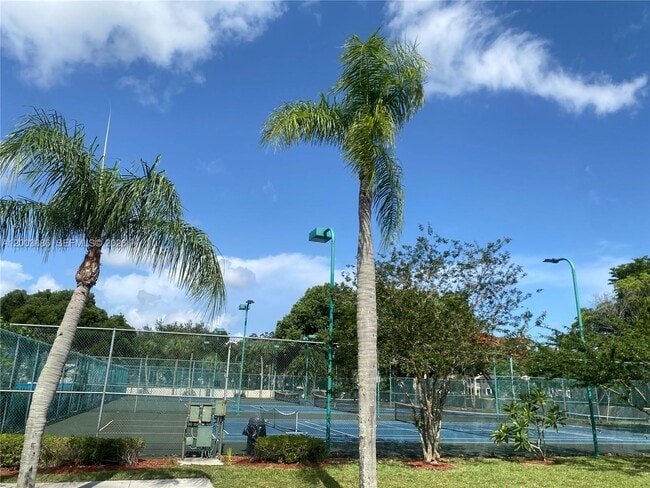 514 Gardens Dr in Pompano Beach, FL - Building Photo - Building Photo