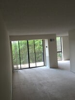 2311 Pimmit Dr, Unit #419 Iydlwood Towers in Falls Church, VA - Building Photo