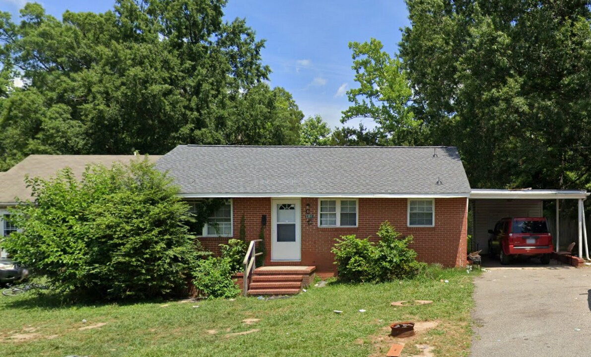 Room in Duplex on Beck St in Greensboro, NC - Building Photo