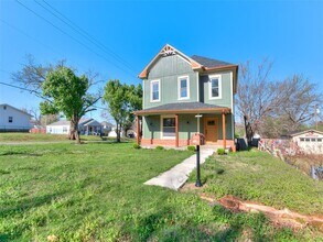 801 N Ash St in Guthrie, OK - Building Photo - Building Photo