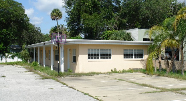 724 N Dixie Fwy in New Smyrna Beach, FL - Building Photo - Building Photo