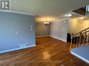 521 Louis Toscano Dr in Ottawa, ON - Building Photo - Building Photo