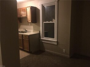 84 Rhodes Ave-Unit -3 in Akron, OH - Foto de edificio - Building Photo