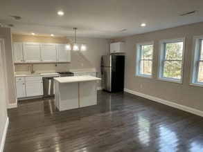 29 Dale Ave in Wolcott, CT - Foto de edificio - Building Photo