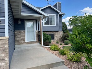 5918 Shetland Dr NW in Rochester, MN - Building Photo - Building Photo