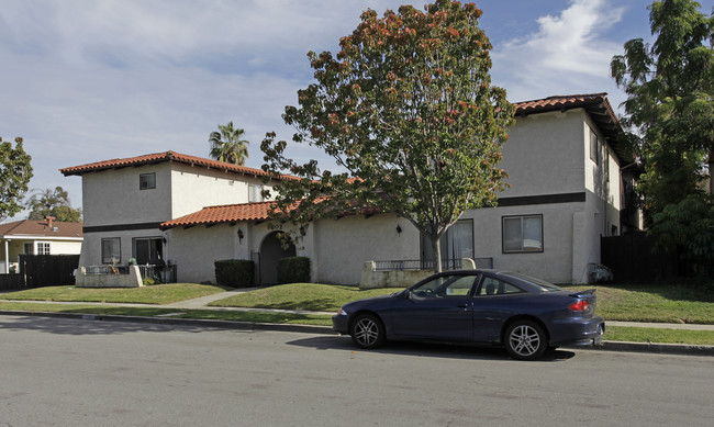 602 S Walnut Ave in Brea, CA - Foto de edificio - Building Photo