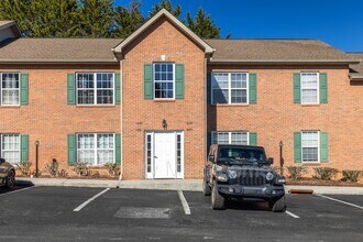 1667 Maple View Way in Knoxville, TN - Building Photo - Building Photo