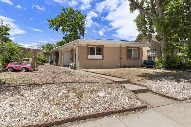 1409 Clinton St in Aurora, CO - Building Photo - Primary Photo