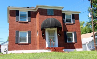2402 Bradley Ave in Louisville, KY - Building Photo