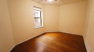 3147 W Medill Ave, Unit 2 in Chicago, IL - Foto de edificio - Building Photo