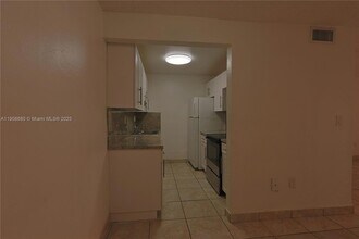 7230 Fairway Dr, Unit F15 in Miami Lakes, FL - Building Photo - Building Photo