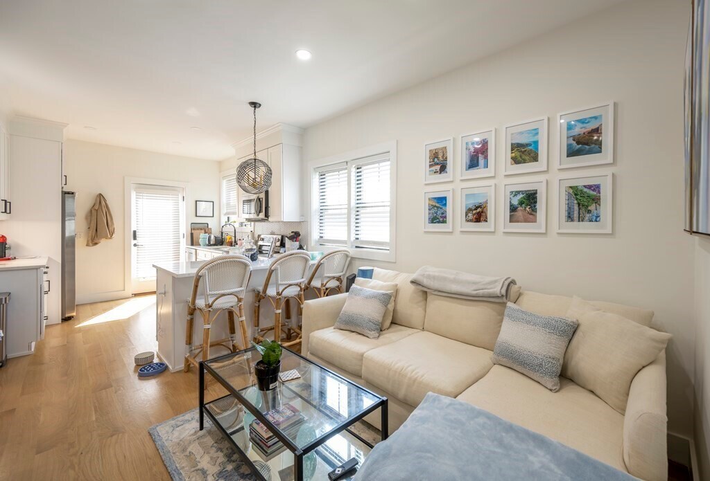 8 Viking St in Boston, MA - Building Photo