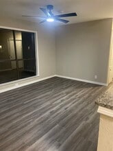 410 W Lindbergh Blvd in Universal City, TX - Building Photo - Building Photo