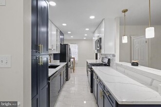 5522 Conistone Ct in Burke, VA - Foto de edificio - Building Photo