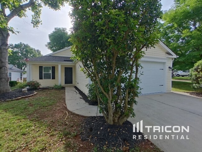property at 3036 Parade Ln SW