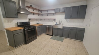 1012 Jacober Ave in Bakersfield, CA - Building Photo - Building Photo