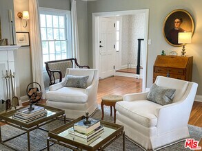 934 S Dunsmuir Ave in Los Angeles, CA - Building Photo - Building Photo