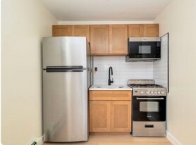 921 Tyson Ave in Philadelphia, PA - Building Photo