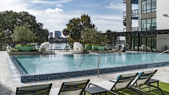 Lake House in Orlando, FL - Building Photo - Building Photo