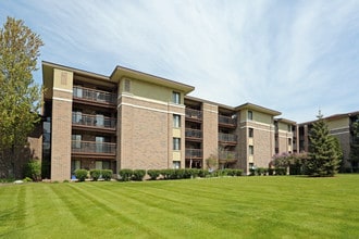 Parkside at Estabrook Apartments in Milwaukee, WI - Building Photo - Building Photo