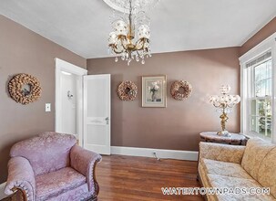 19 Pond St in Watertown, MA - Foto de edificio - Building Photo