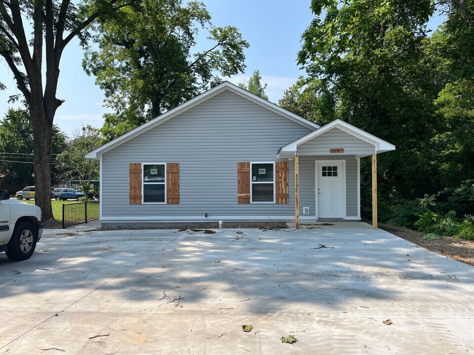 1718 Poplar St-Unit -A in Van Buren, AR - Building Photo