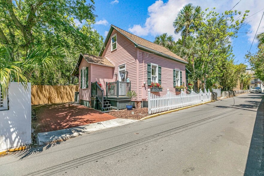 46 St Francis St in St. Augustine, FL - Foto de edificio