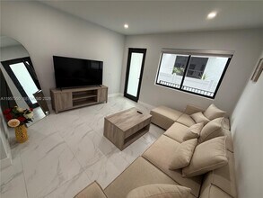 944 Jefferson Ave in Miami Beach, FL - Foto de edificio - Building Photo