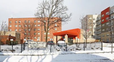 Becher Terrace (55+) in Milwaukee, WI - Foto de edificio - Building Photo