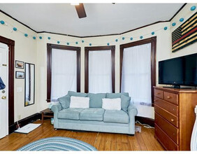 295 Foster St, Unit 295 in Boston, MA - Foto de edificio - Building Photo