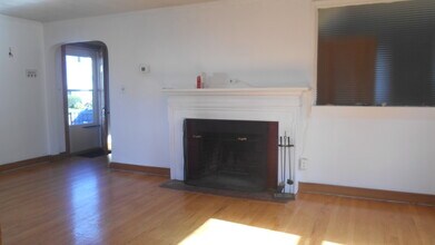 9 Lawn Ave in Newton, MA - Building Photo - Building Photo
