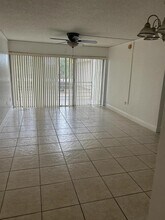 4255 N University Dr, Unit 207 in Sunrise, FL - Building Photo - Building Photo
