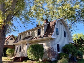 227 Crescent Dr in Akron, OH - Foto de edificio - Building Photo