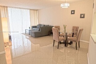1780 NE 191st St in Miami, FL - Building Photo