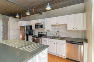 Nash Street Lofts in Wilson, NC - Foto de edificio - Interior Photo