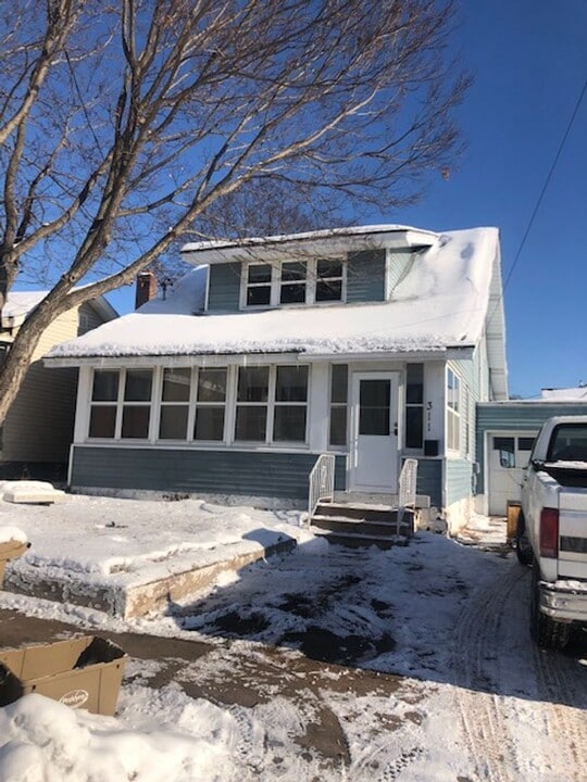 311 N Dewey St in Eau Claire, WI - Building Photo