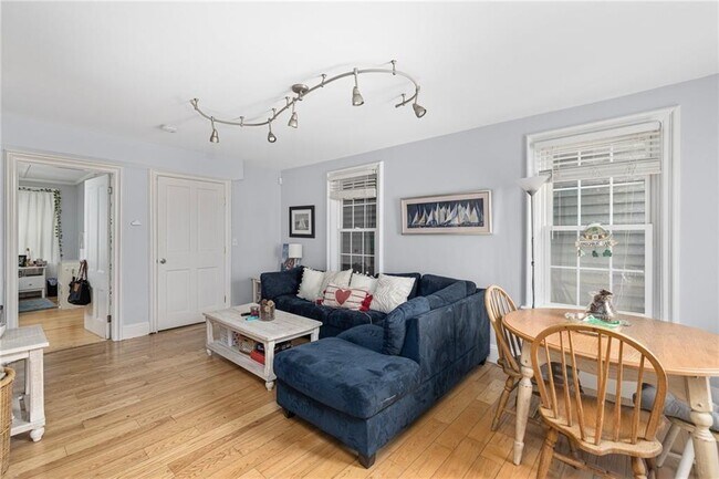 423 Thames St in Newport, RI - Foto de edificio - Building Photo