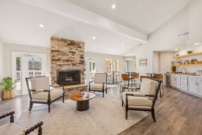 Sundance Station in Richmond, VA - Foto de edificio - Building Photo