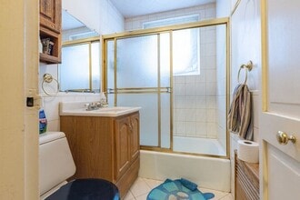 6 Saint Paul St, Unit #1 in Brookline, MA - Foto de edificio - Building Photo