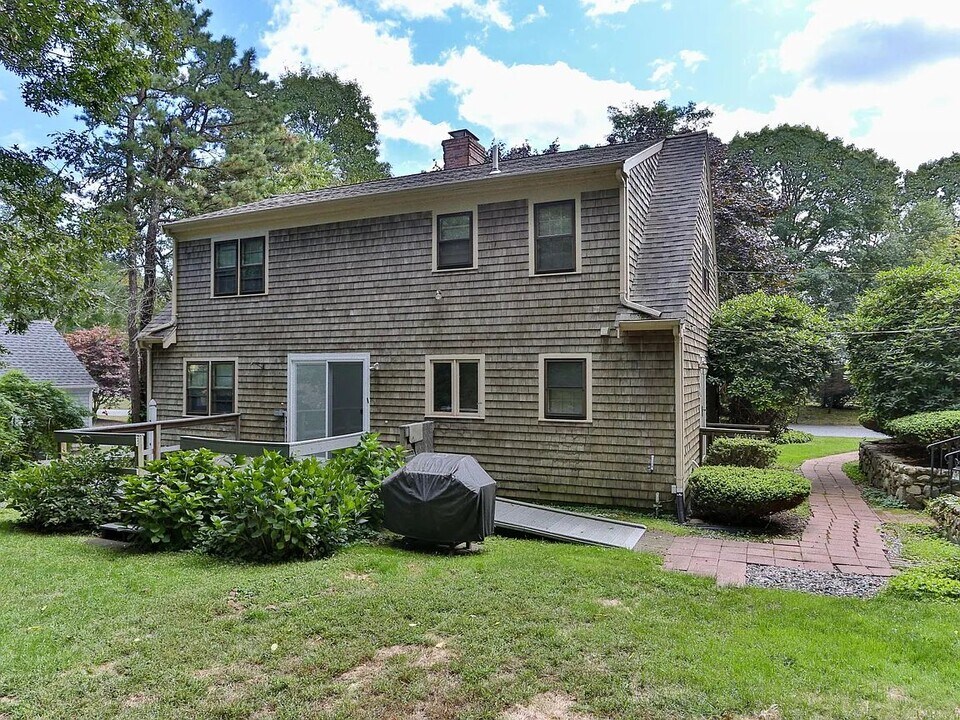 87 Capn Jacs Rd in Centerville, MA - Building Photo