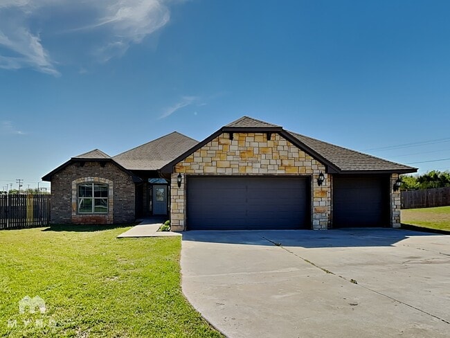 3416 Valley Hollow in Norman, OK - Building Photo - Building Photo