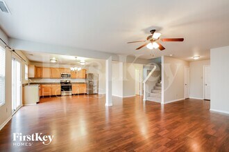 8436 Burket Way in Indianapolis, IN - Foto de edificio - Building Photo