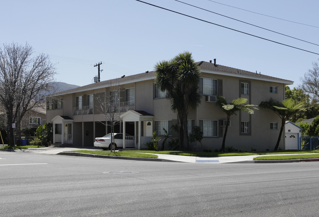 145 N Lamer St in Burbank, CA - Building Photo